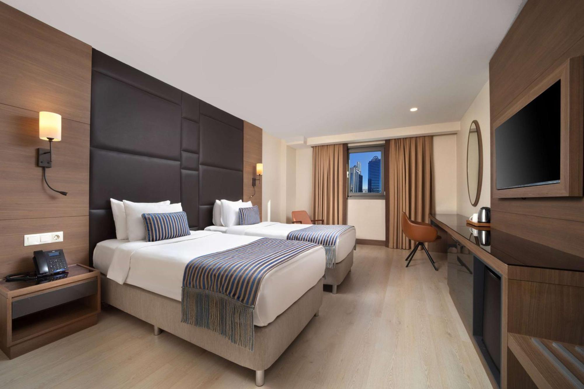 Tryp By Wyndham Istanbul Sisli Hotel Exteriör bild